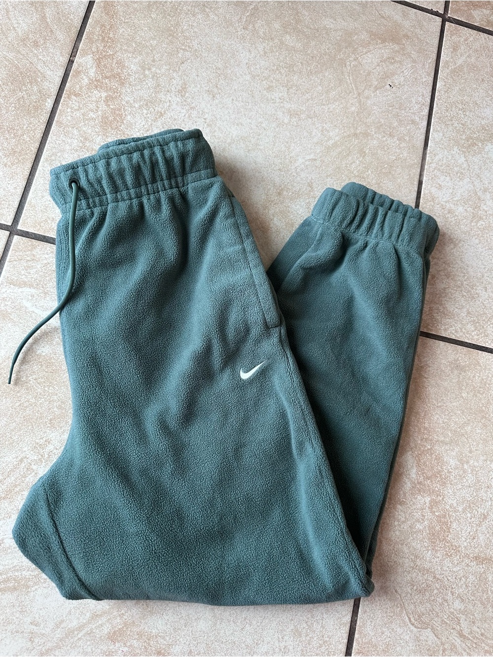 Nike Therma Fit One Loose Fleece Pants with Swoosh